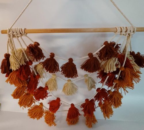 festive-Clover Tassel Wall Hanger (photo 1)