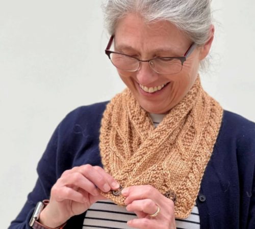 snug-and-stylish-Little Leaf Cowl